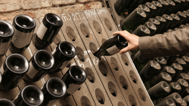 Wein in Flaschenlagerung